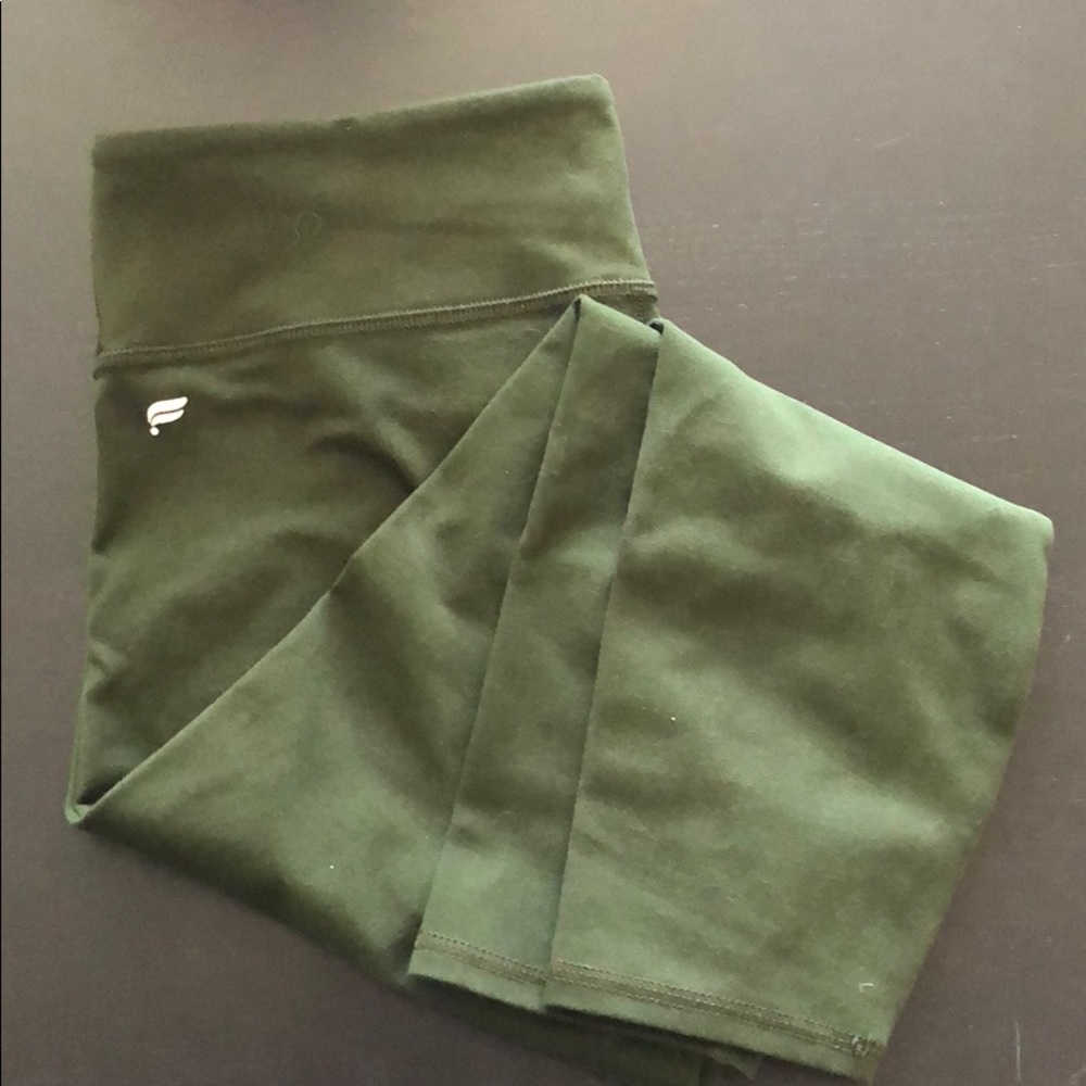 Fabletics leggings - mid rise power hold Capri